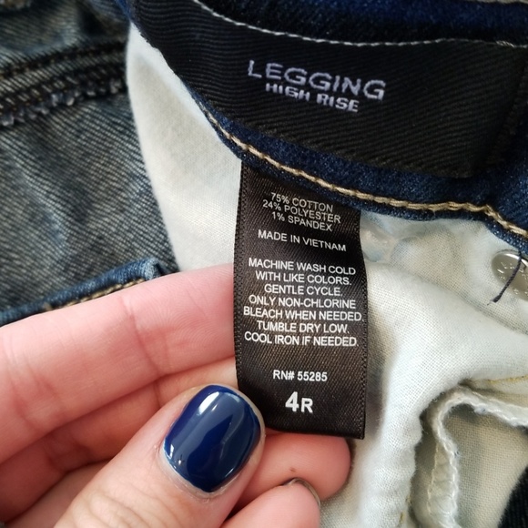 Express Distressed Jeans - Picture 7 of 7